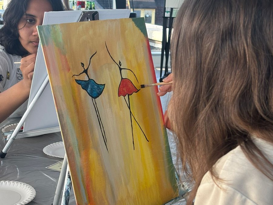 ARIÉ Sip & Paint